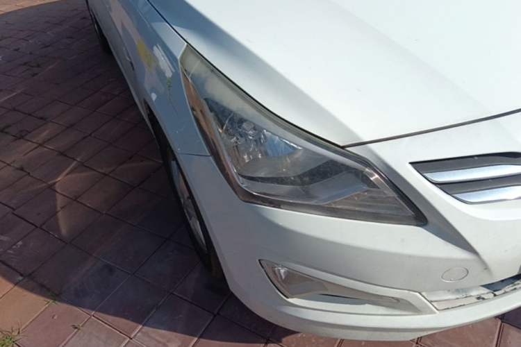 Used Hyundai Verna (older generation) 2014 1.4L Automatic Smart GLS Right Front Headlight