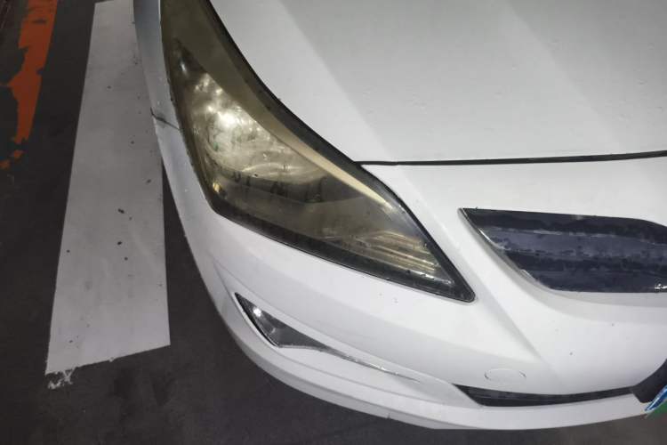 Used Hyundai Verna (older generation) 2014 1.4L Automatic Smart GLS Right Front Headlight