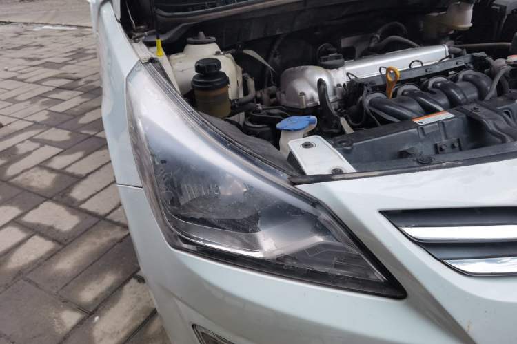 Used Hyundai Verna (older generation) 2014 1.4L Manual Smart GLS Trim Right Front Headlight
