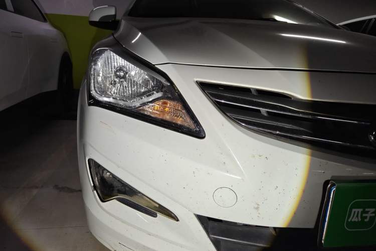 Used Hyundai Verna (older generation) 2014 1.4L Manual Smart GLS Trim Right Front Headlight