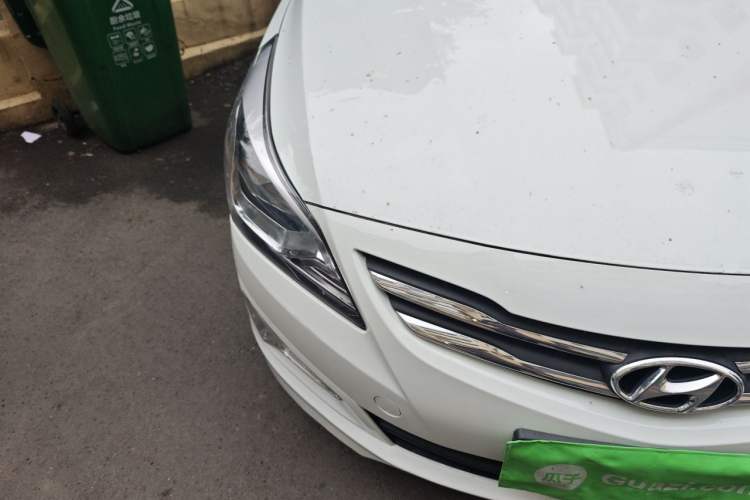 Used Hyundai Verna (older generation) 2014 1.4L Manual Smart GLS Trim Right Front Headlight