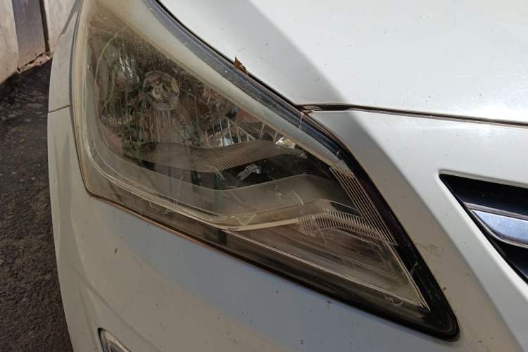Used Hyundai Verna (older generation) 2014 1.4L Automatic Fashion GS Model Right Front Headlight