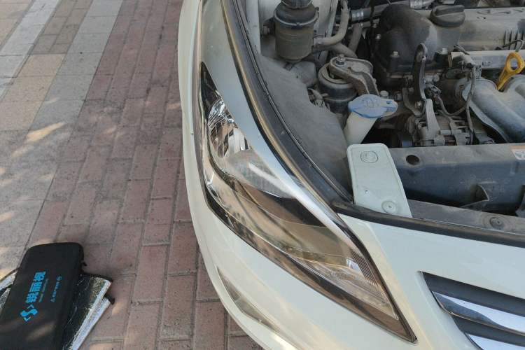 Used Hyundai Verna (older generation) 2014 1.4L Automatic Smart GLS Right Front Headlight