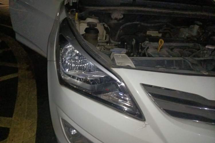Used Hyundai Verna (older generation) 2014 1.4L Automatic Fashion GS Model Right Front Headlight