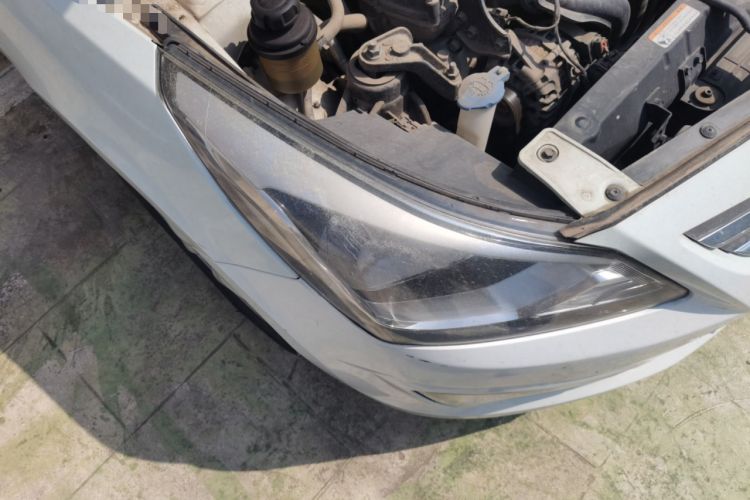 Used Hyundai Verna (older generation) 2014 1.4L Manual Smart GLS Trim Right Front Headlight