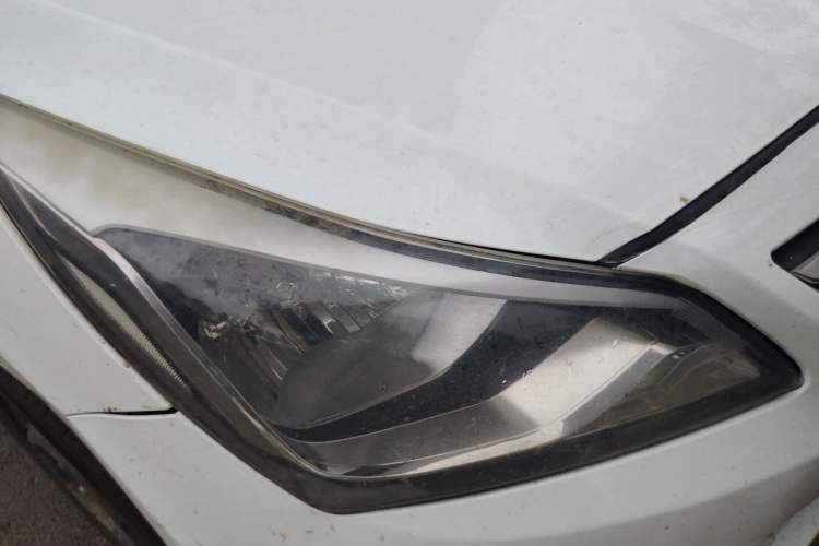 Used Hyundai Verna (older generation) 2014 1.4L Manual Smart GLS Trim Right Front Headlight
