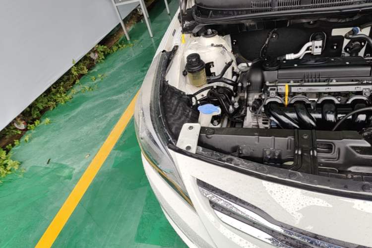 Used Hyundai Verna (older generation) 2014 1.4L Automatic Smart GLS Right Front Headlight