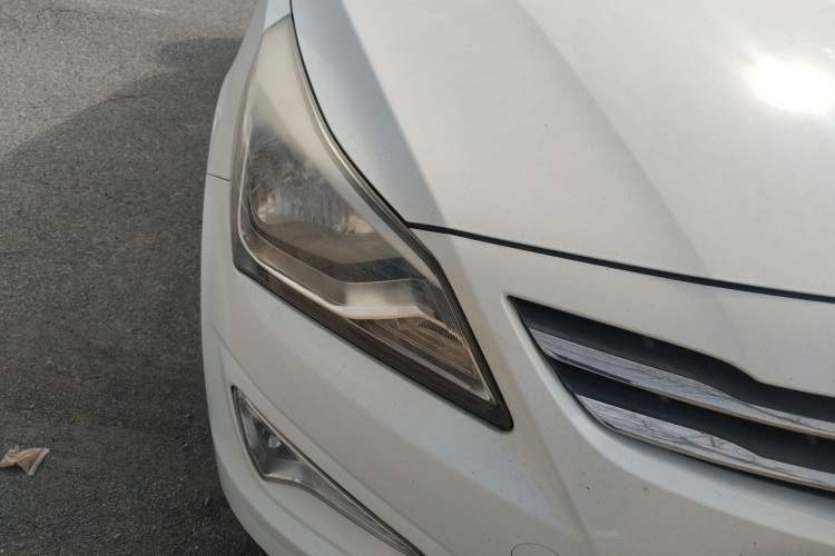 Used Hyundai Verna (older generation) 2014 1.4L Automatic Smart GLS Right Front Headlight