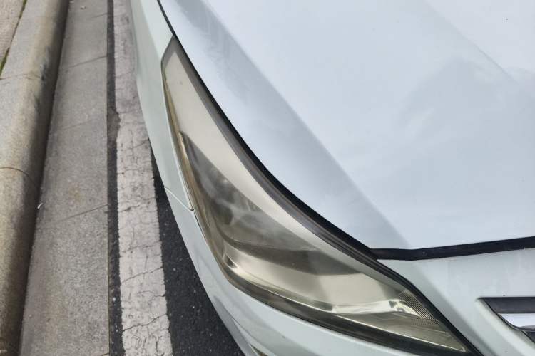 Used Hyundai Verna (older generation) 2014 1.4L Automatic Smart GLS Right Front Headlight
