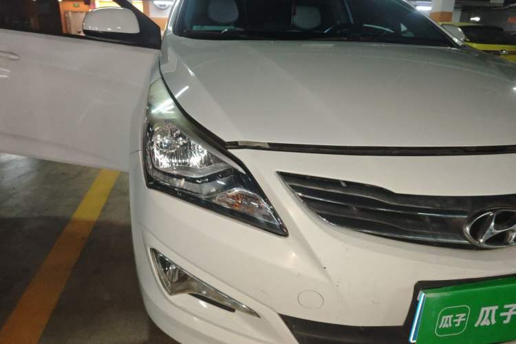 Used Hyundai Verna (older generation) 2014 1.4L Automatic Smart GLS Right Front Headlight