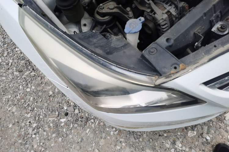 Used Hyundai Verna (older generation) 2014 1.4L Automatic Smart GLS Right Front Headlight