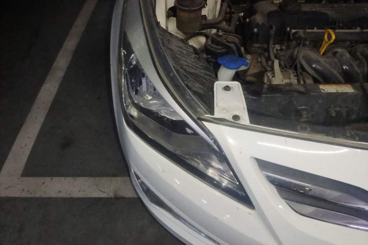 Used Hyundai Verna (older generation) 2014 1.4L Automatic Smart GLS Right Front Headlight