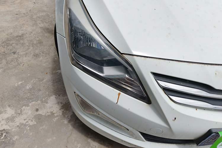 Used Hyundai Verna (older generation) 2014 1.4L Manual Smart GLS Trim Right Front Headlight