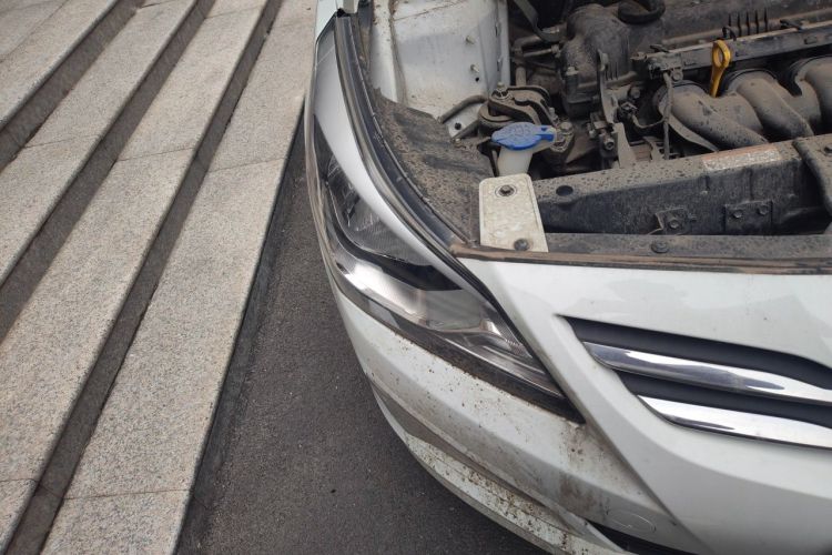 Used Hyundai Verna (older generation) 2014 1.4L Manual Smart GLS Trim Right Front Headlight