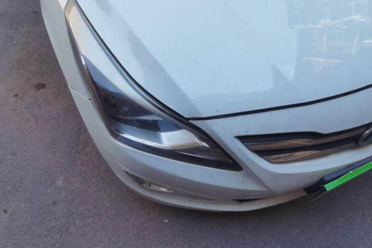Used Hyundai Verna (older generation) 2014 1.4L Automatic Smart GLS Right Front Headlight