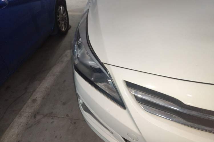 Used Hyundai Verna (older generation) 2014 1.4L Automatic Smart GLS Right Front Headlight