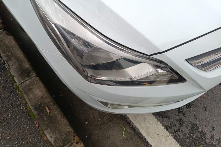 Used Hyundai Verna (older generation) 2014 1.4L Manual Smart GLS Trim Right Front Headlight