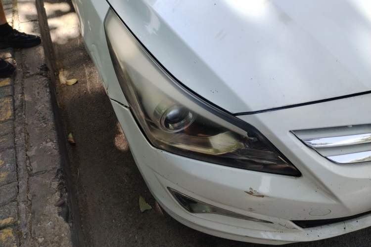 Used Hyundai Verna (older generation) 2014 1.4L Manual Top-Tier Model TOP Right Front Headlight