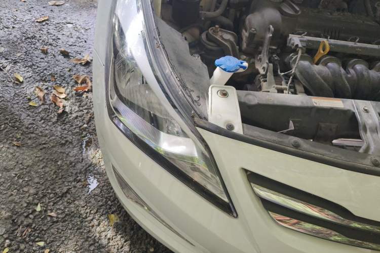 Used Hyundai Verna (older generation) 2014 1.4L Manual Smart GLS Trim Right Front Headlight