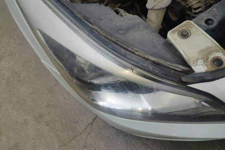 Used Hyundai Verna (older generation) 2014 1.4L Manual Smart GLS Trim Right Front Headlight