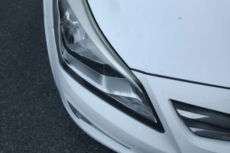 Used Hyundai Verna (older generation) 2014 1.4L Manual Smart GLS Trim Right Front Headlight
