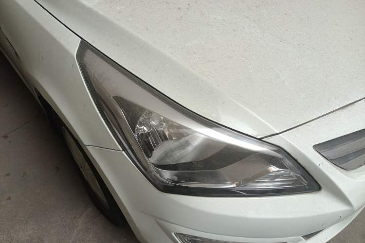 Used Hyundai Verna (older generation) 2014 1.4L Automatic Smart GLS Right Front Headlight