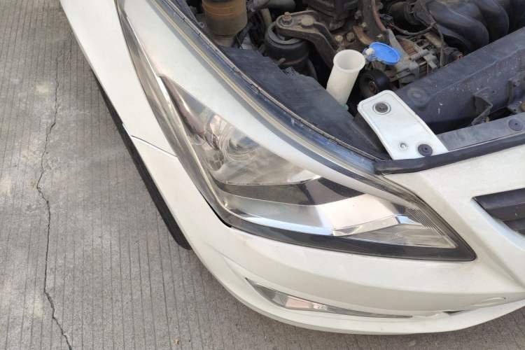 Used Hyundai Verna (older generation) 2014 1.4L Automatic Smart GLS Right Front Headlight