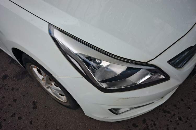 Used Hyundai Verna (older generation) 2014 1.4L Automatic Smart GLS Right Front Headlight