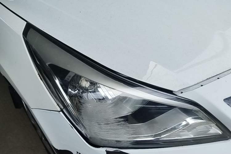 Used Hyundai Verna (older generation) 2014 1.4L Manual Smart GLS Trim Right Front Headlight