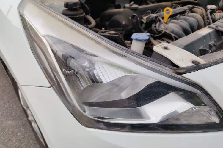 Used Hyundai Verna (older generation) 2014 1.4L Automatic Smart GLS Right Front Headlight