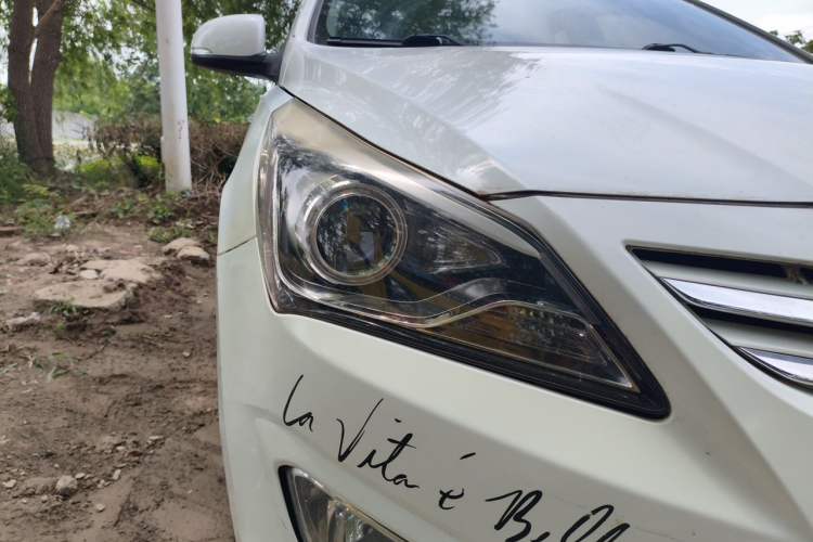 Used Hyundai Verna (older generation) 2014 1.4L Manual Top-Tier Model TOP Right Front Headlight