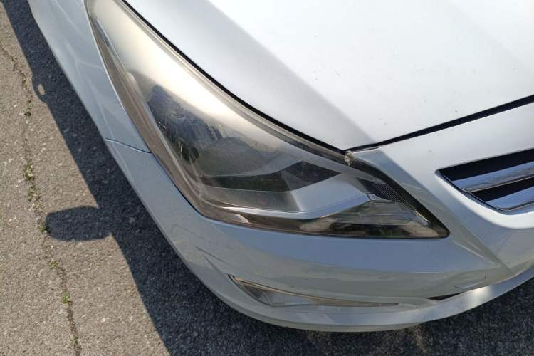 Used Hyundai Verna (older generation) 2014 1.4L Automatic Fashion GS Model Right Front Headlight