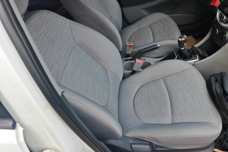Used Hyundai Verna (older generation) 2014 1.4L Manual Smart GLS Trim Right Front Seat