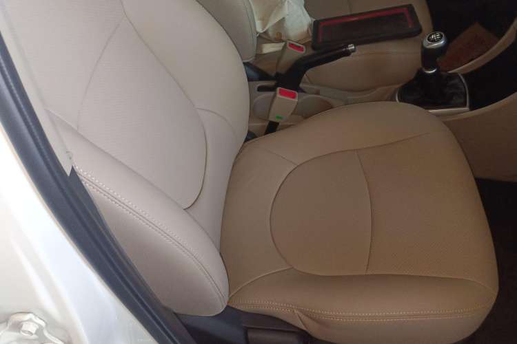 Used Hyundai Verna (older generation) 2014 1.4L Manual Smart GLS Trim Right Front Seat