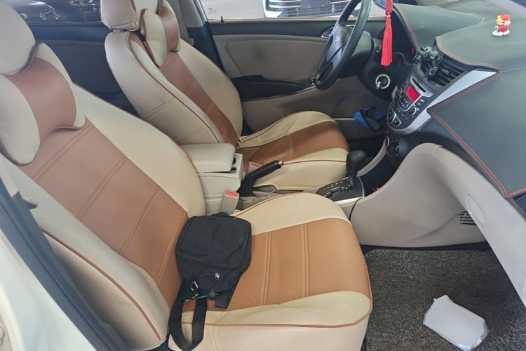 Used Hyundai Verna (older generation) 2014 1.4L Automatic Smart GLS Right Front Seat