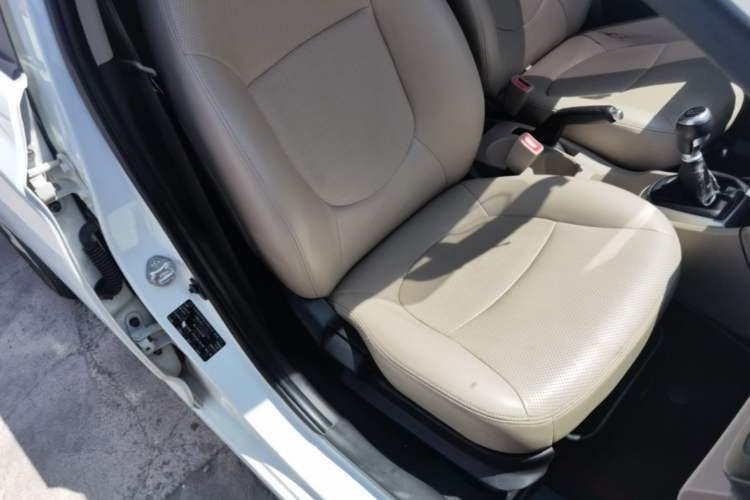 Used Hyundai Verna (older generation) 2014 1.4L Manual Smart GLS Trim Right Front Seat