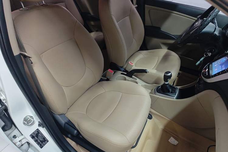 Used Hyundai Verna (older generation) 2014 1.4L Manual Smart GLS Trim Right Front Seat