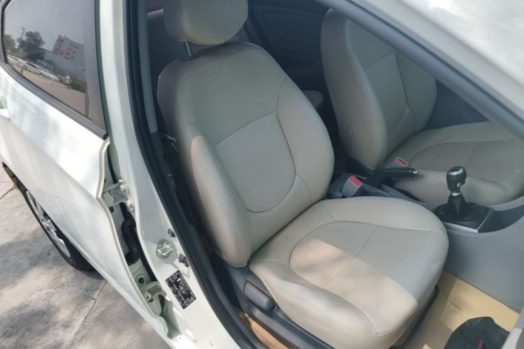 Used Hyundai Verna (older generation) 2014 1.4L Manual Smart GLS Trim Right Front Seat
