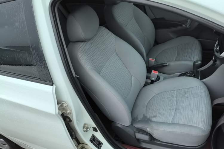 Used Hyundai Verna (older generation) 2014 1.4L Automatic Smart GLS Right Front Seat