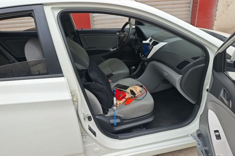 Used Hyundai Verna (older generation) 2014 1.4L Automatic Smart GLS Right Front Seat
