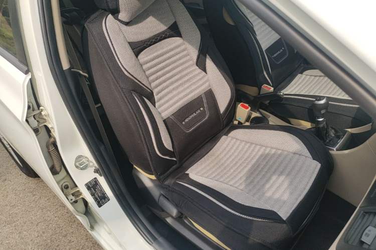 Used Hyundai Verna (older generation) 2014 1.4L Manual Smart GLS Trim Right Front Seat