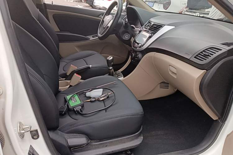 Used Hyundai Verna (older generation) 2014 1.4L Manual Smart GLS Trim Right Front Seat