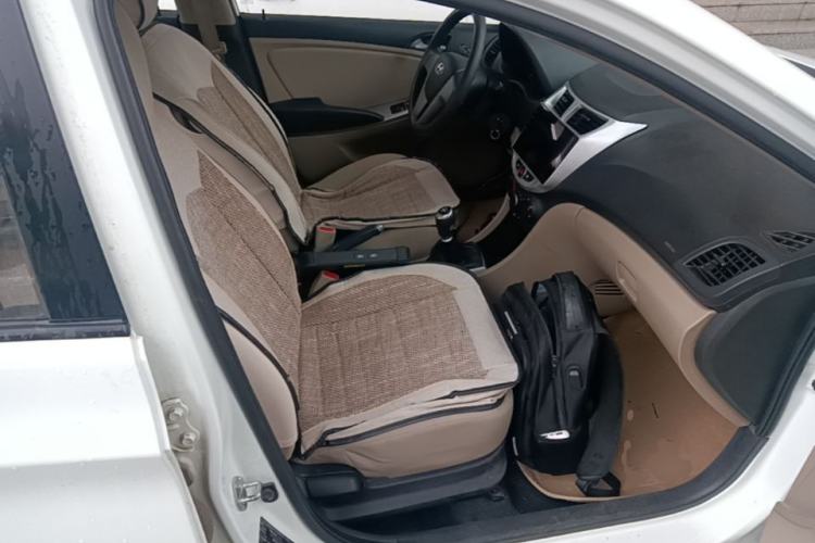 Used Hyundai Verna (older generation) 2014 1.4L Manual Smart GLS Trim Right Front Seat