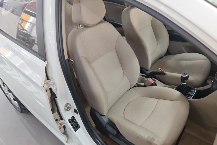 Used Hyundai Verna (older generation) 2014 1.4L Manual Smart GLS Trim Right Front Seat