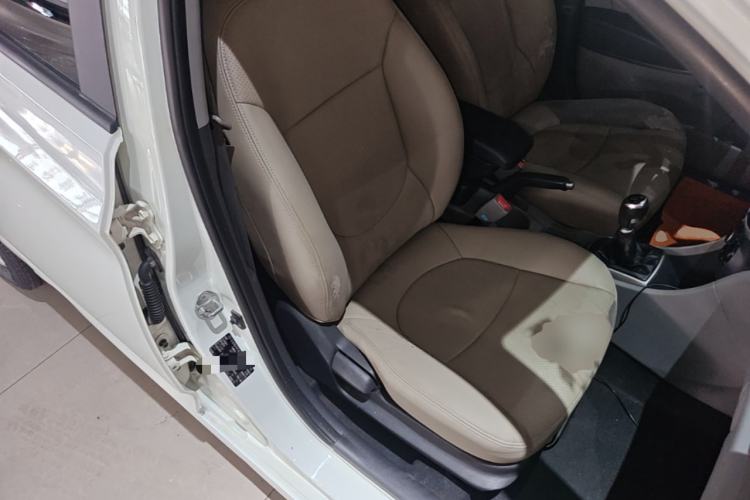 Used Hyundai Verna (older generation) 2014 1.4L Manual Smart GLS Trim Right Front Seat