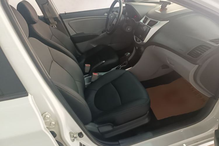 Used Hyundai Verna (older generation) 2014 1.4L Automatic Smart GLS Right Front Seat