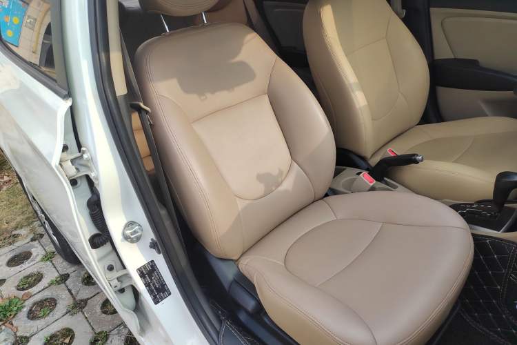 Used Hyundai Verna (older generation) 2014 1.4L Automatic Fashion GS Model Right Front Seat