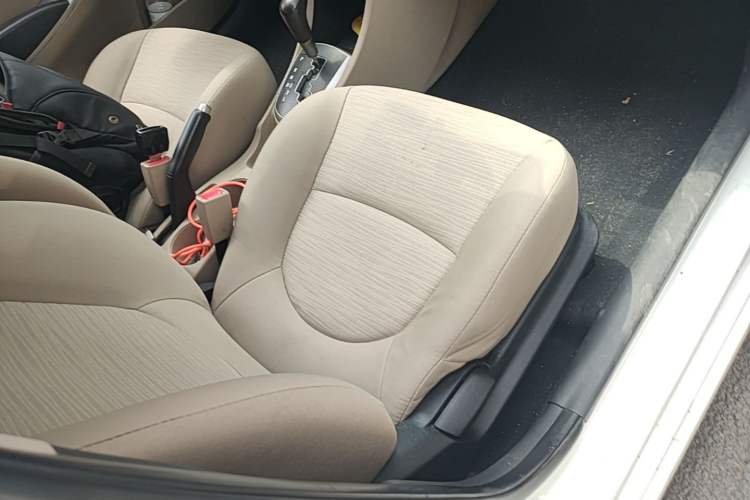 Used Hyundai Verna (older generation) 2014 1.4L Automatic Smart GLS Right Front Seat