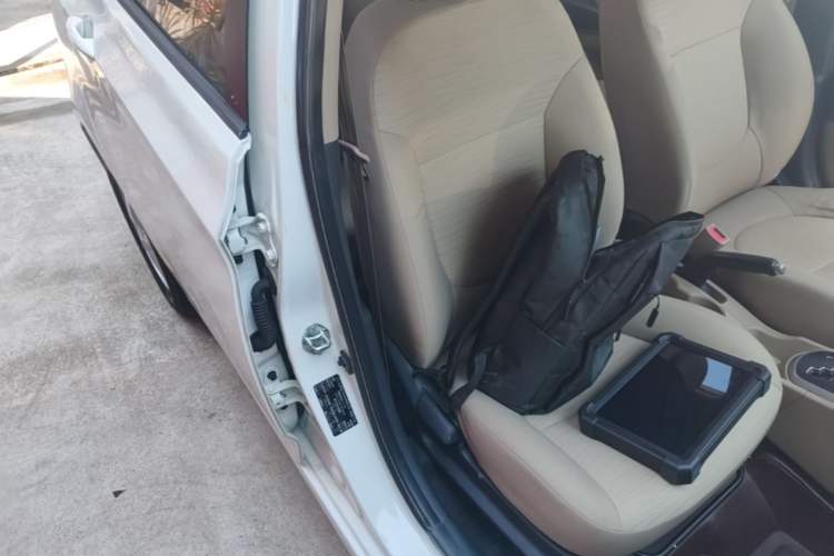 Used Hyundai Verna (older generation) 2014 1.4L Automatic Smart GLS Right Front Seat