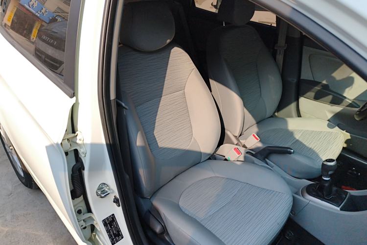 Used Hyundai Verna (older generation) 2014 1.4L Manual Smart GLS Trim Right Front Seat